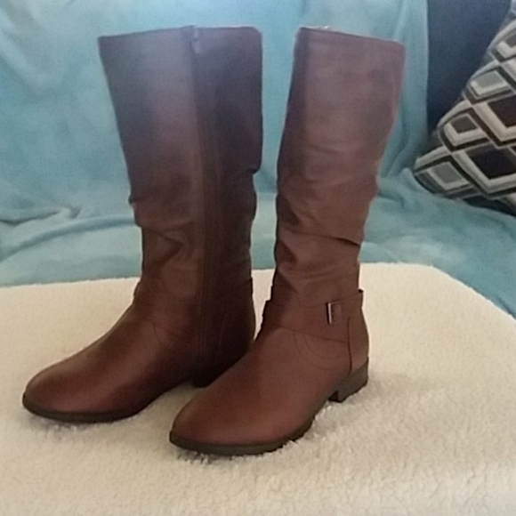 Girls brown boots never worn - Picture 1 of 2